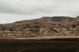Montagne au milieu du désert en Patagonie..