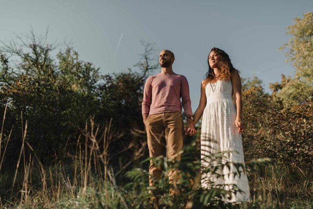 Couple sur les hauteurs.