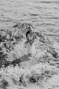 Couple au bord de l'eau.