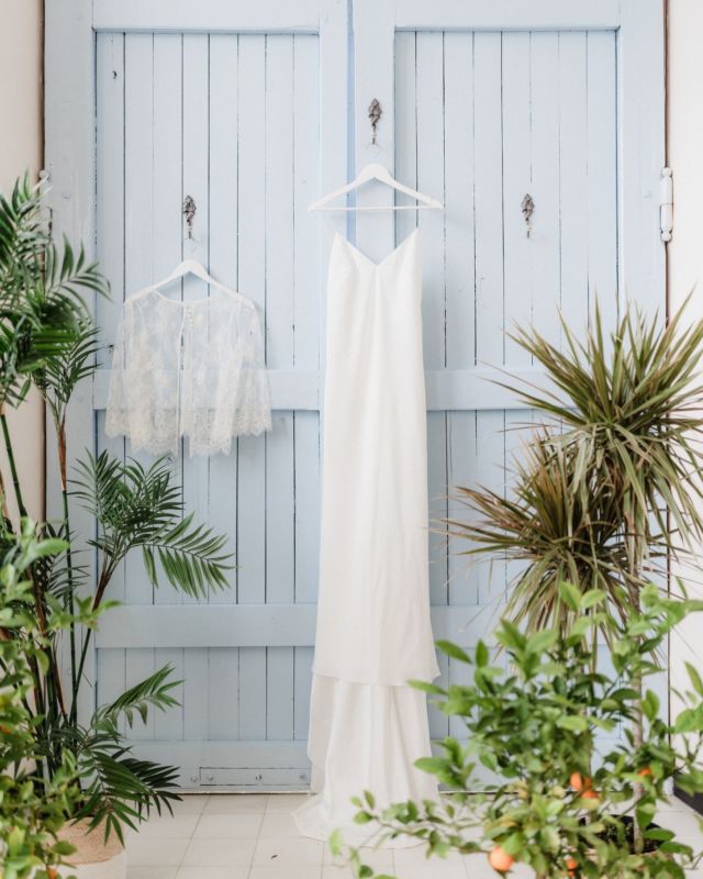 .

Camille se prépare...

Lieu @chateaLieux @chateau.barthelemy 
Photographe @romuald_payraudeau 
Wedding planner Camille collinet
Fleuriste @fh_labouquetiere + @arum_fleurs 
MakeUp @juliegerbeauhmu 
Coiffure @faycalmadhy 
Manucure @mylyabienetre 
Robe @harpeparis 
Costumes @modz.fr 
Montres @maisonmontignac + DWYT
Bracelets @phebusbijoux 
Barbier @les_gentlemans 
Traiteur @lamipero_ 
Wedding cake @nlpatisserie 
DJ @djmk_events 

#photographemariage 
#destinationweddingphotographer 
#decomariage 
#domainemariage 
#inspirationmariage 
#mariagechic
