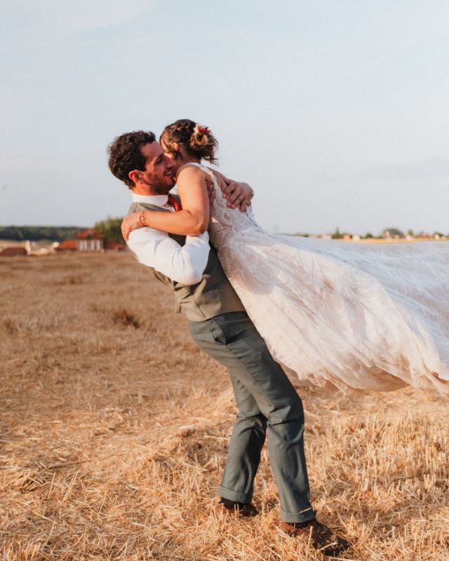 .

Solène & Joffrey

« Rien n'est plus contagieux que la liberté. » 
Christian Bobin

@so_paulet & @choffluboz

#photographemariage
#destinationweddingphotographer
#radcouples
#elopement
#mariage2026
#wildrootcollective
#inspirationmariage
#letsgosomewhere
#dirtybootsansmessyhair